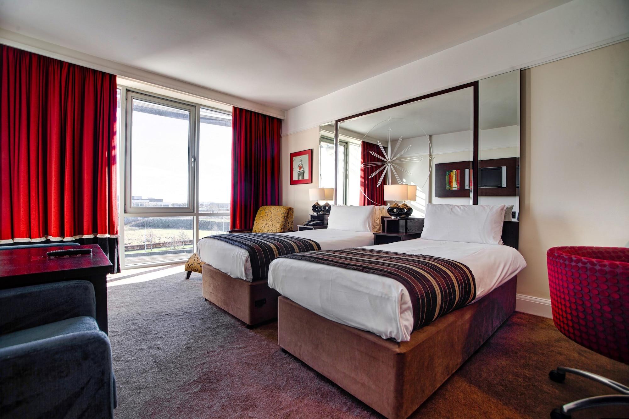 คาร์ลตัน โฮเต็ล แบลนเชิร์ดส์ทาวน์ Hotel แบลนชาร์ดส์ทาวน์ ภายนอก รูปภาพ