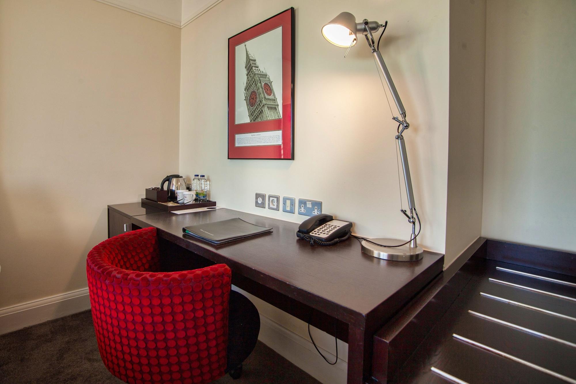 คาร์ลตัน โฮเต็ล แบลนเชิร์ดส์ทาวน์ Hotel แบลนชาร์ดส์ทาวน์ ภายนอก รูปภาพ