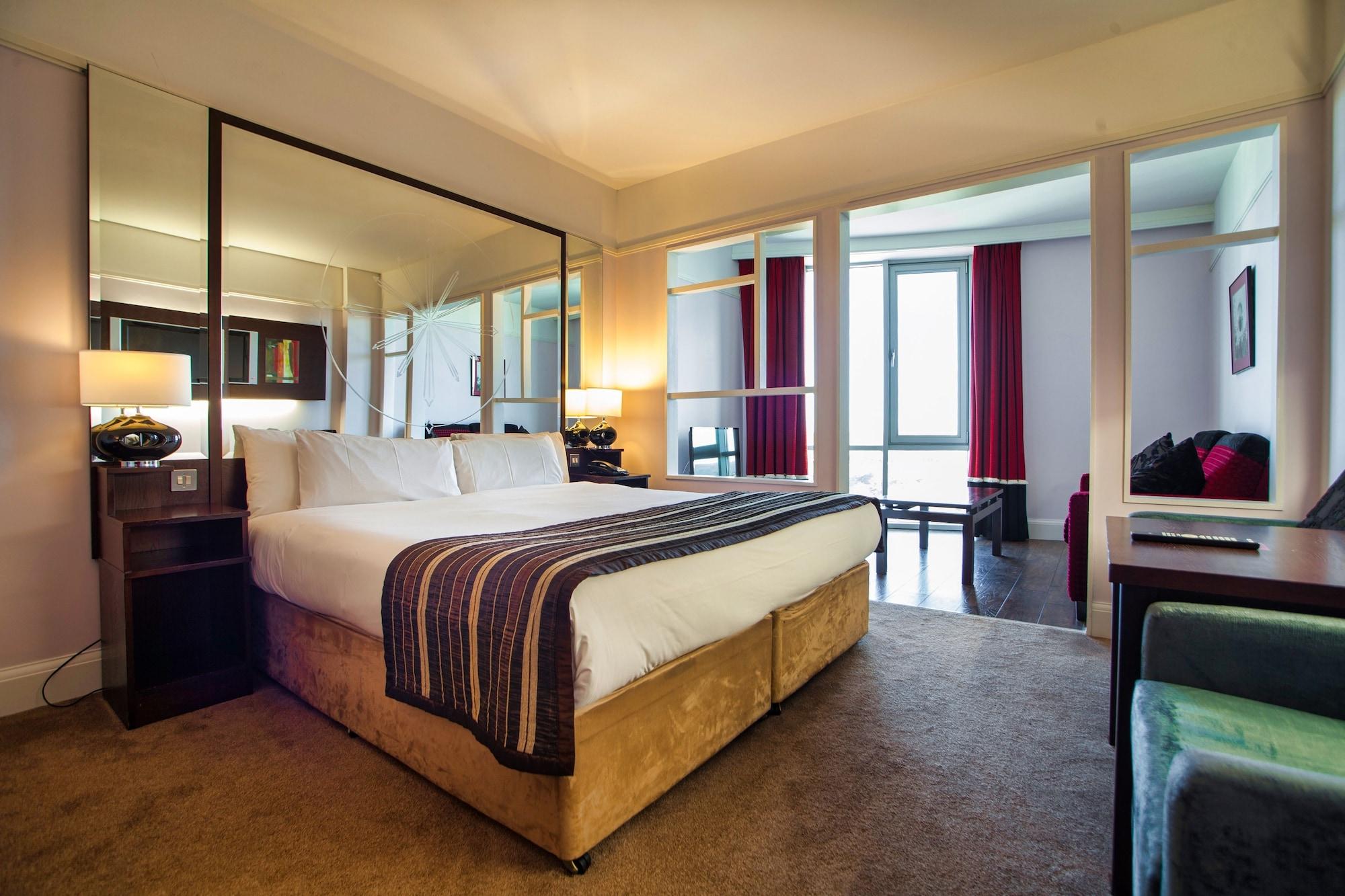 คาร์ลตัน โฮเต็ล แบลนเชิร์ดส์ทาวน์ Hotel แบลนชาร์ดส์ทาวน์ ภายนอก รูปภาพ