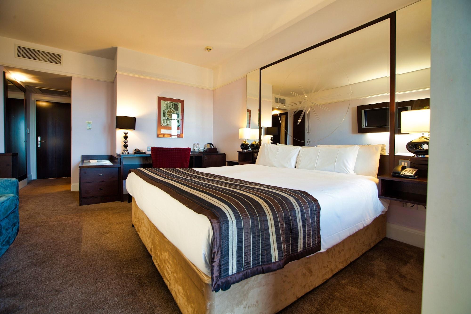 คาร์ลตัน โฮเต็ล แบลนเชิร์ดส์ทาวน์ Hotel แบลนชาร์ดส์ทาวน์ ภายนอก รูปภาพ