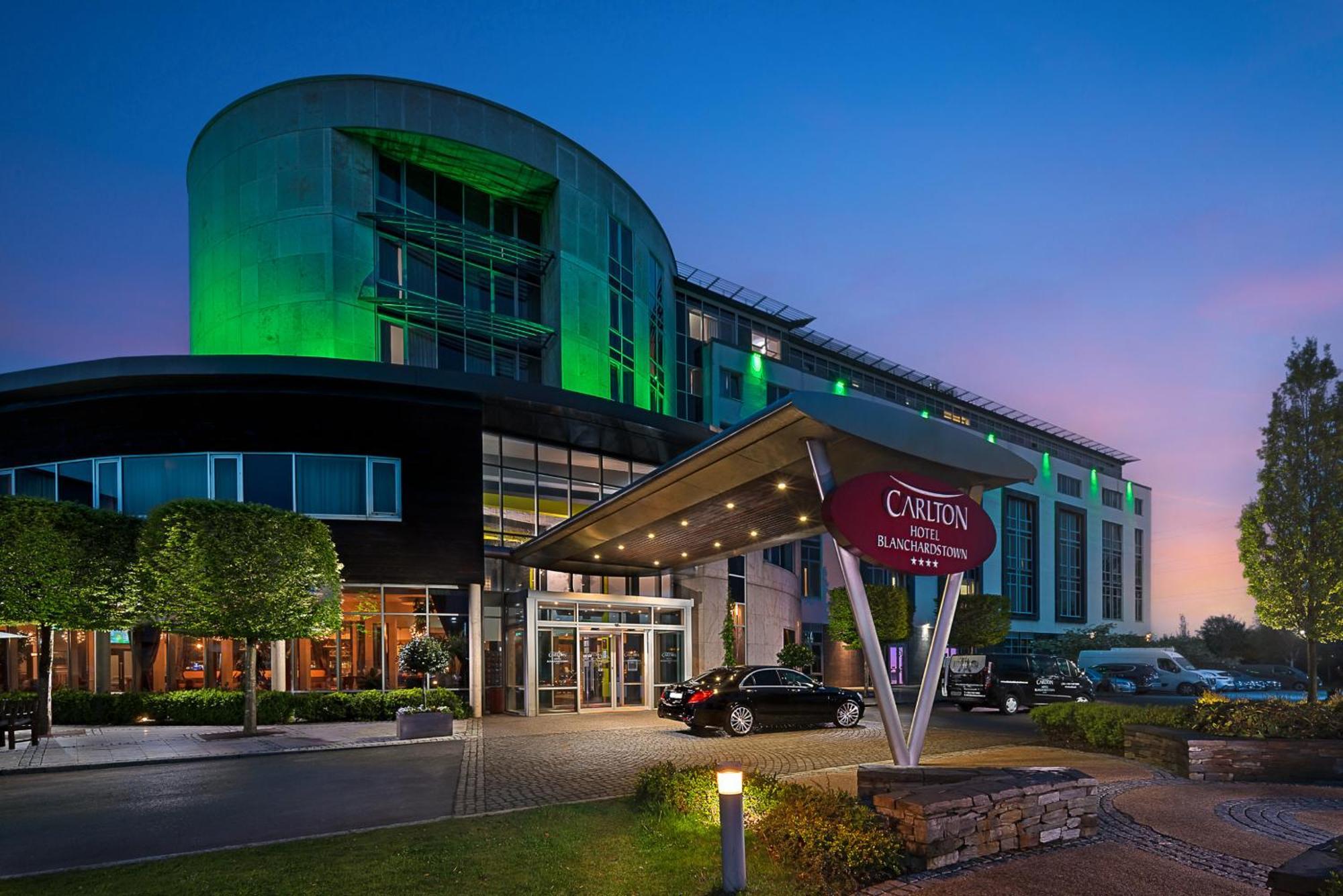 คาร์ลตัน โฮเต็ล แบลนเชิร์ดส์ทาวน์ Hotel แบลนชาร์ดส์ทาวน์ ภายนอก รูปภาพ