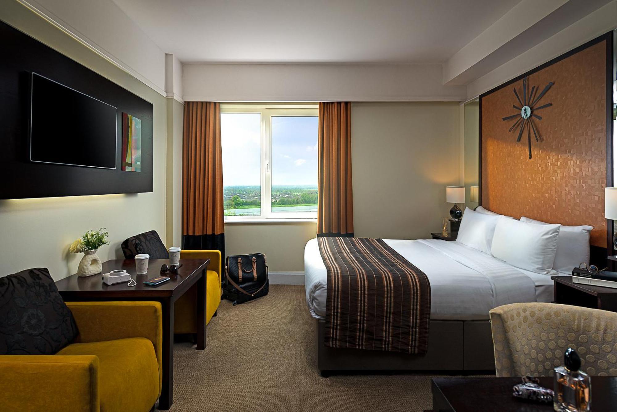 คาร์ลตัน โฮเต็ล แบลนเชิร์ดส์ทาวน์ Hotel แบลนชาร์ดส์ทาวน์ ภายนอก รูปภาพ