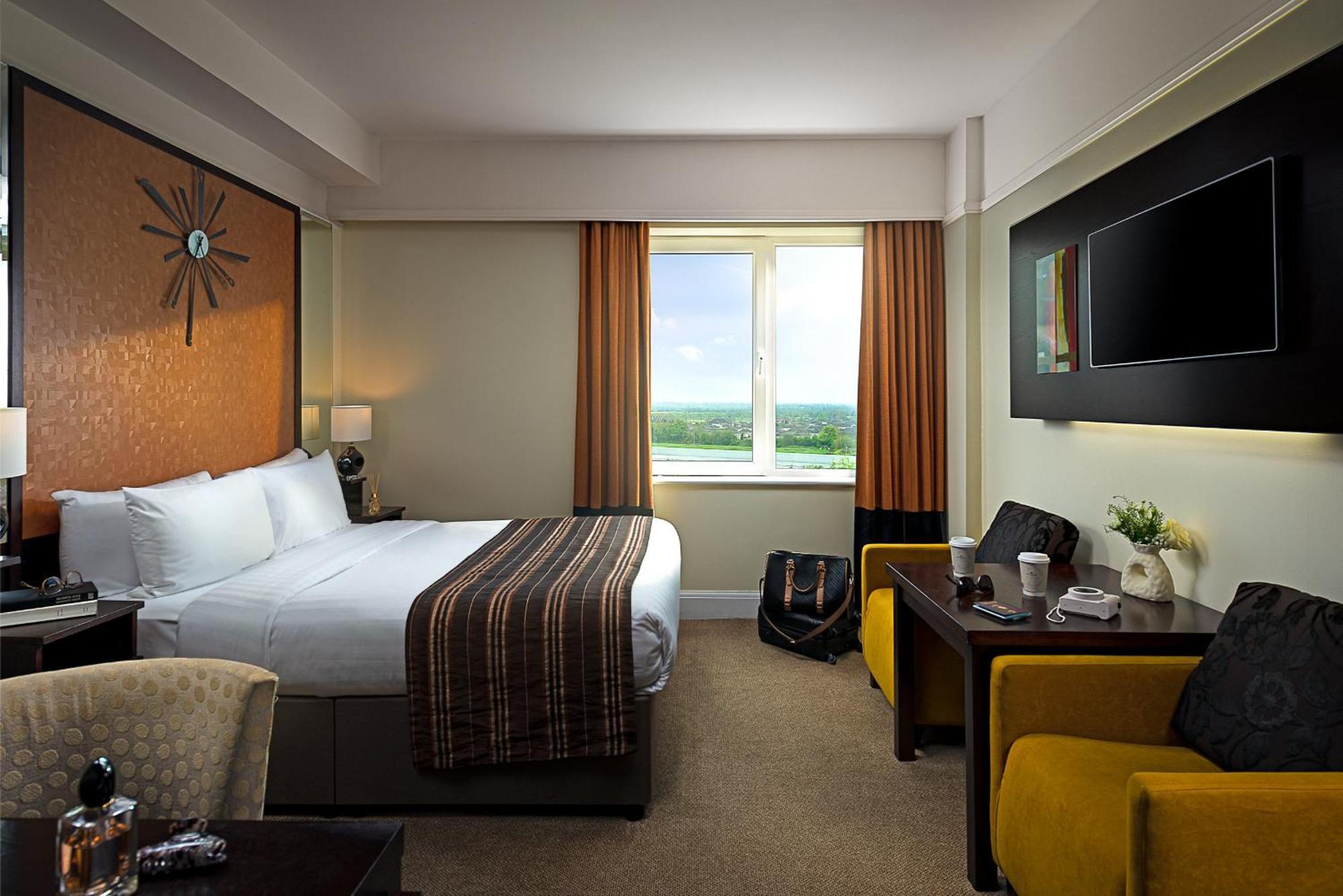 คาร์ลตัน โฮเต็ล แบลนเชิร์ดส์ทาวน์ Hotel แบลนชาร์ดส์ทาวน์ ภายนอก รูปภาพ