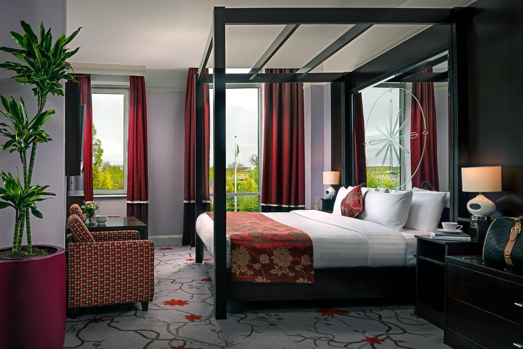 คาร์ลตัน โฮเต็ล แบลนเชิร์ดส์ทาวน์ Hotel แบลนชาร์ดส์ทาวน์ ภายนอก รูปภาพ