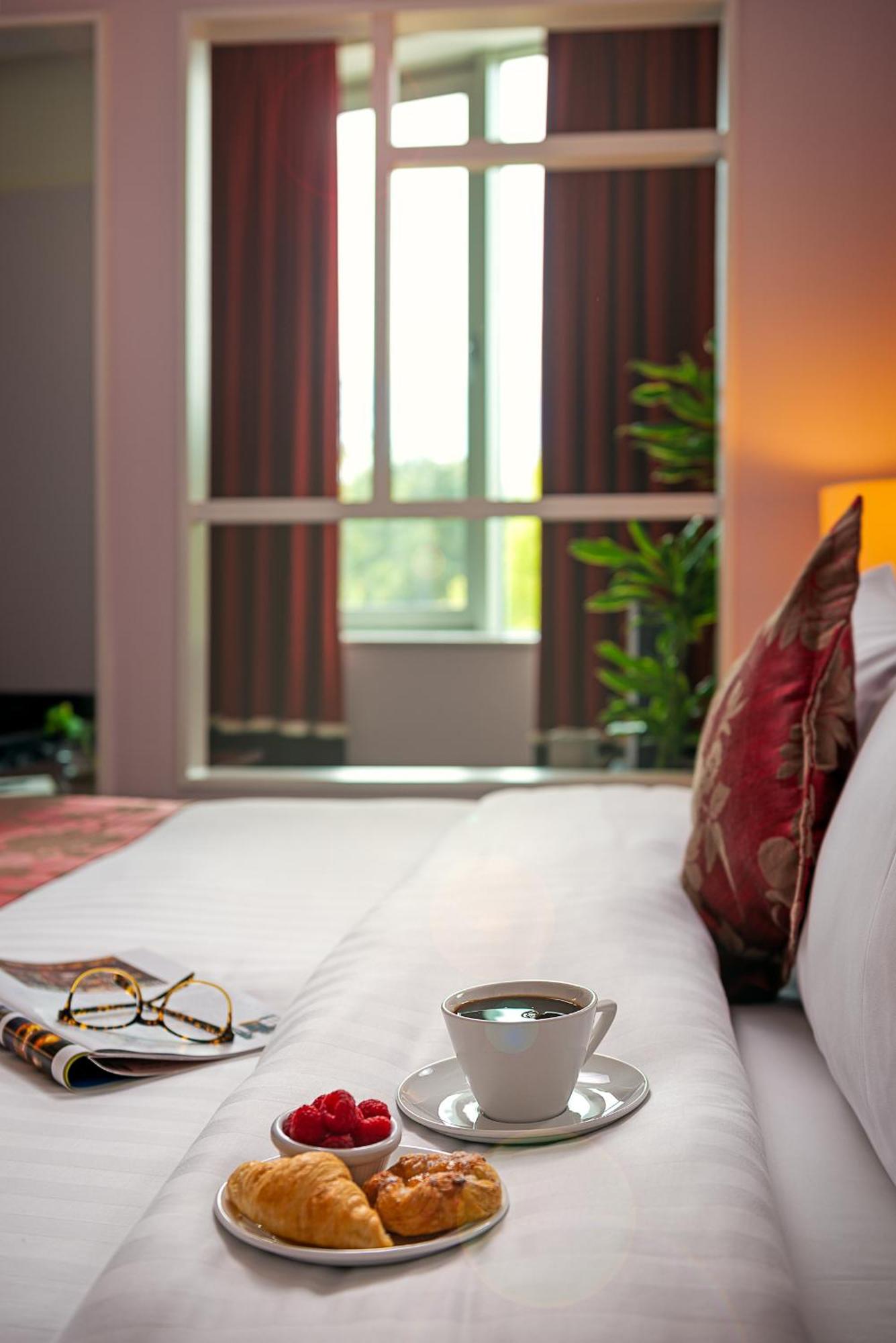 คาร์ลตัน โฮเต็ล แบลนเชิร์ดส์ทาวน์ Hotel แบลนชาร์ดส์ทาวน์ ภายนอก รูปภาพ