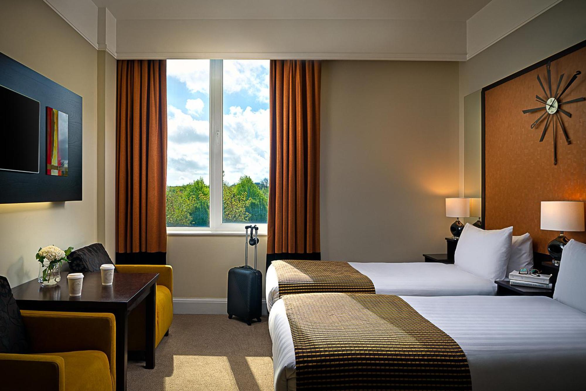 คาร์ลตัน โฮเต็ล แบลนเชิร์ดส์ทาวน์ Hotel แบลนชาร์ดส์ทาวน์ ภายนอก รูปภาพ